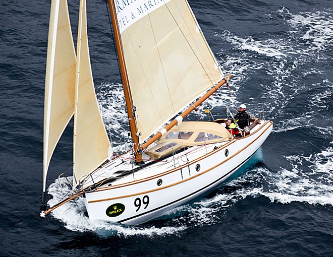 Peter Langman’s Maluka of Kermandie marking its wat South on day 2 - Rolex Sydney Hobart 2011 ©  Rolex/Daniel Forster http://www.regattanews.com